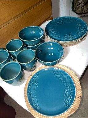 Corona Teal Embossed Leaf Tropical Dinnerware Set